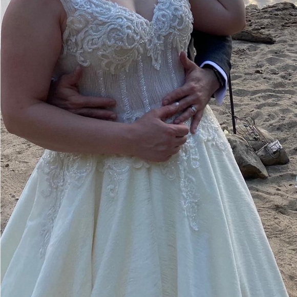 Wedding dress - Picture 5 of 6